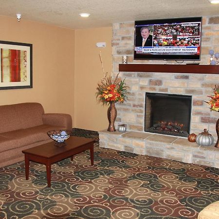 Castle Rock Inn & Suites - Quinter Esterno foto