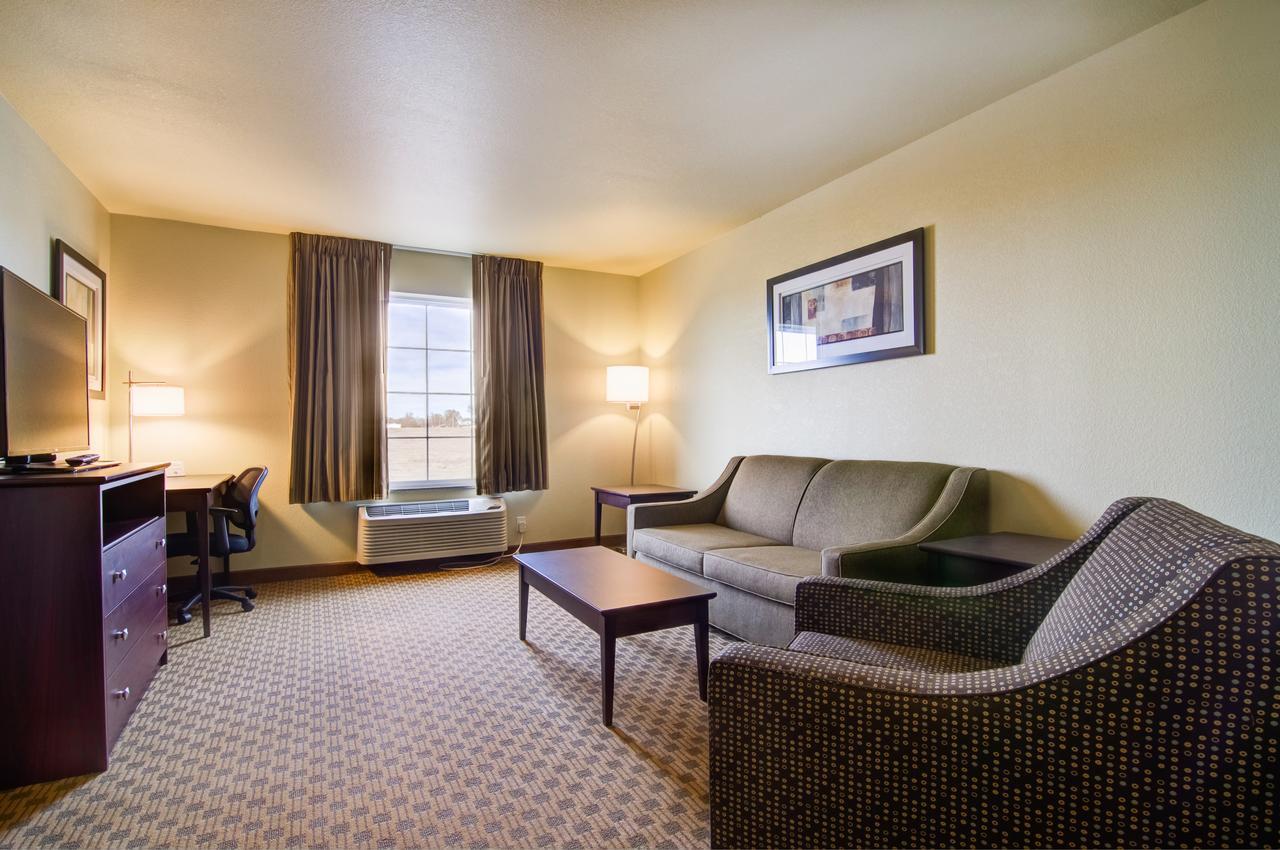Castle Rock Inn & Suites - Quinter Esterno foto