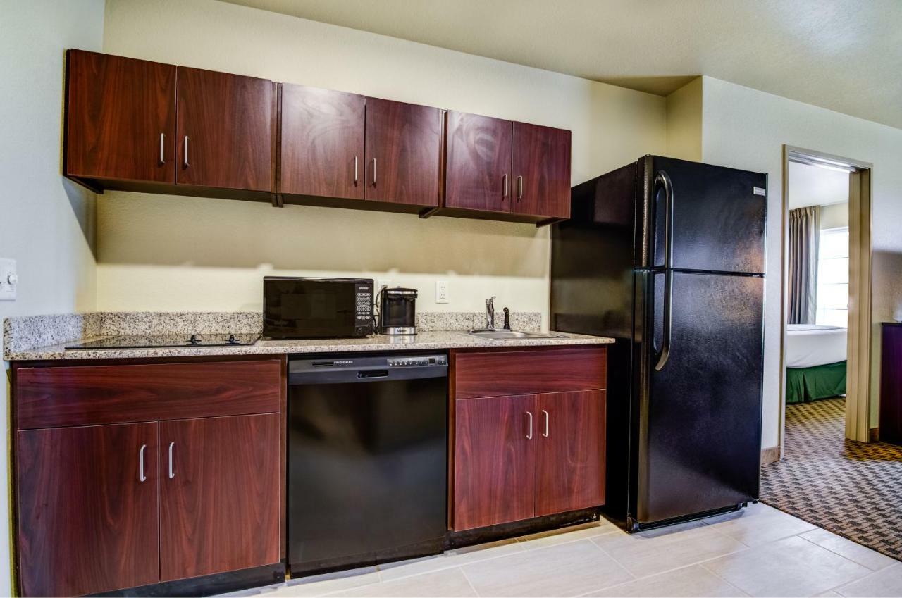 Castle Rock Inn & Suites - Quinter Esterno foto