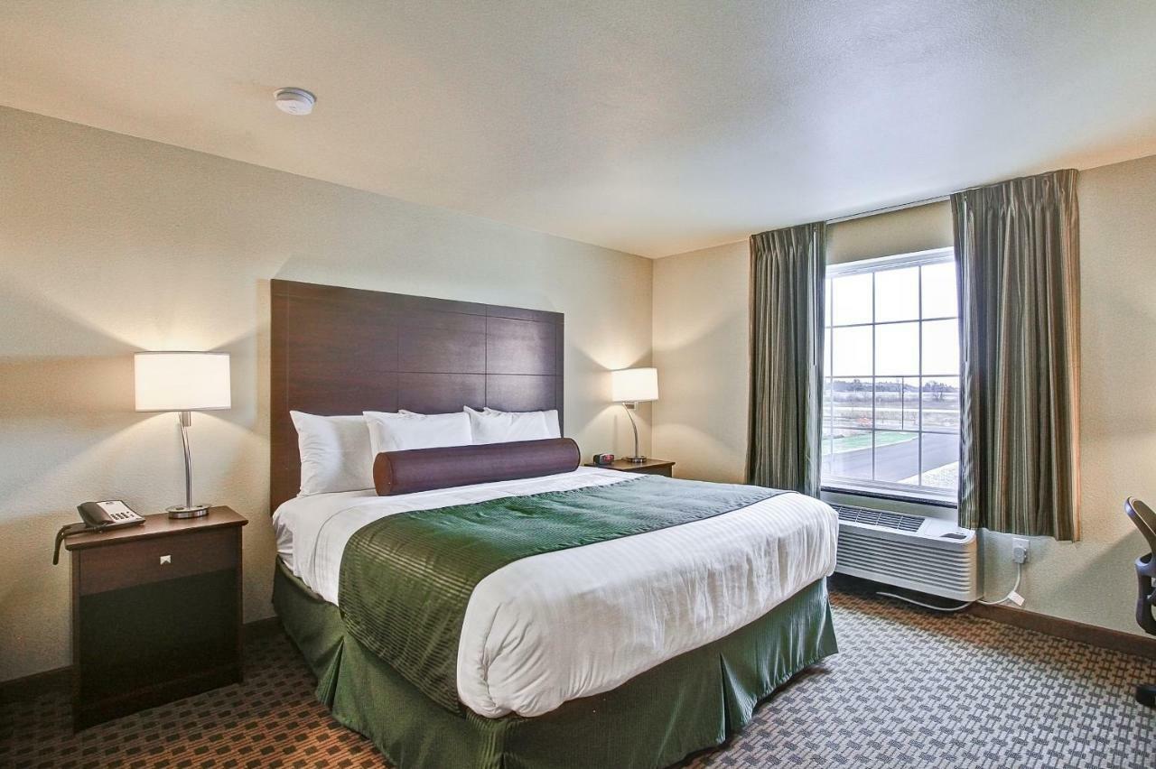 Castle Rock Inn & Suites - Quinter Esterno foto