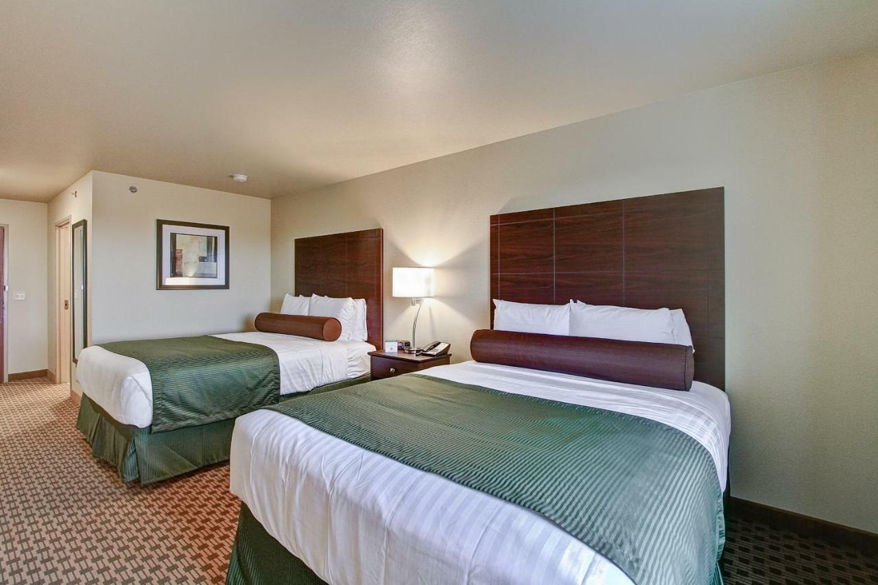 Castle Rock Inn & Suites - Quinter Esterno foto