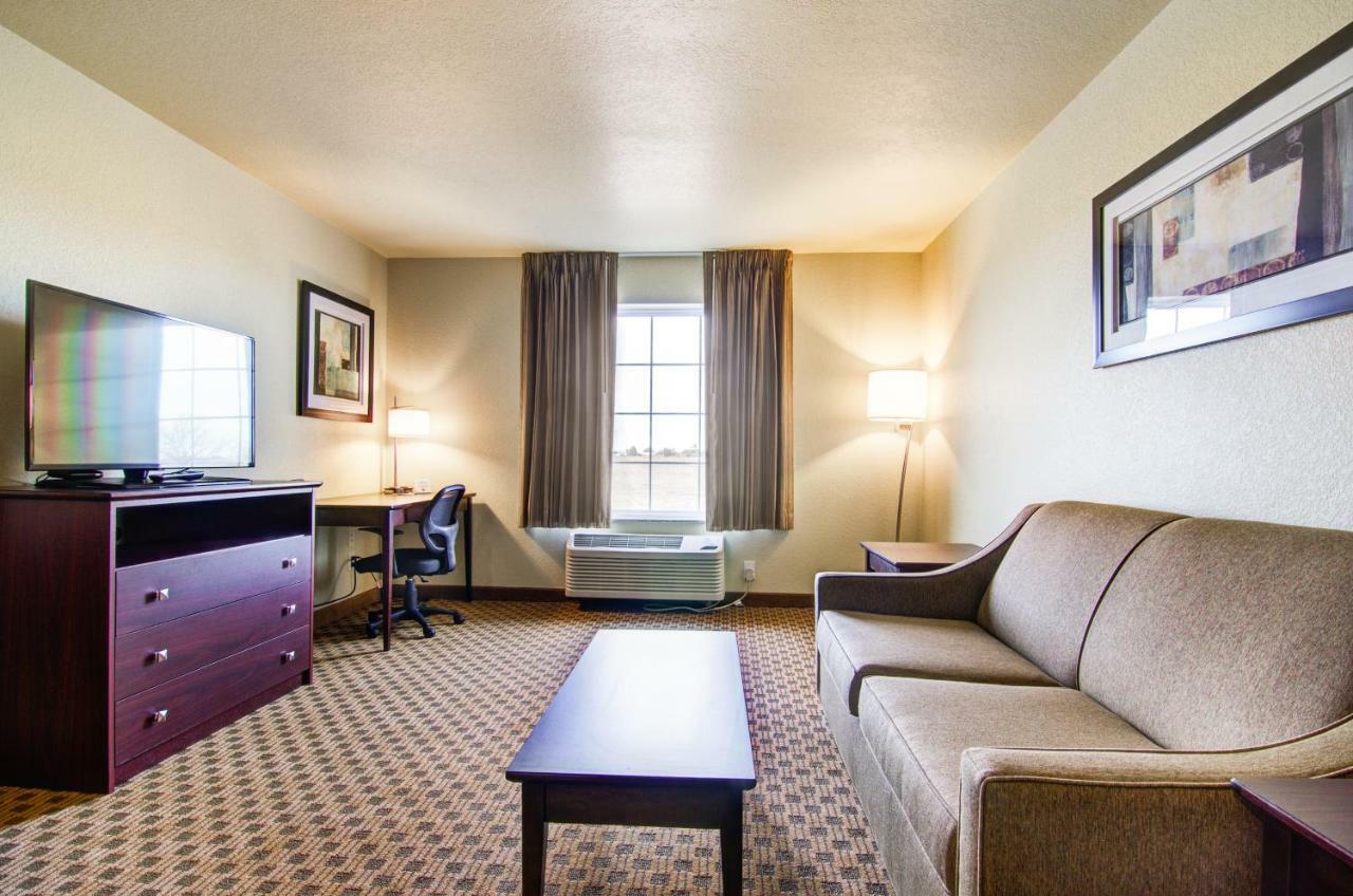 Castle Rock Inn & Suites - Quinter Esterno foto