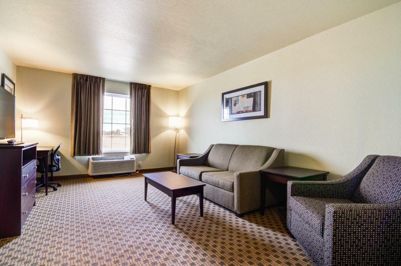 Castle Rock Inn & Suites - Quinter Esterno foto