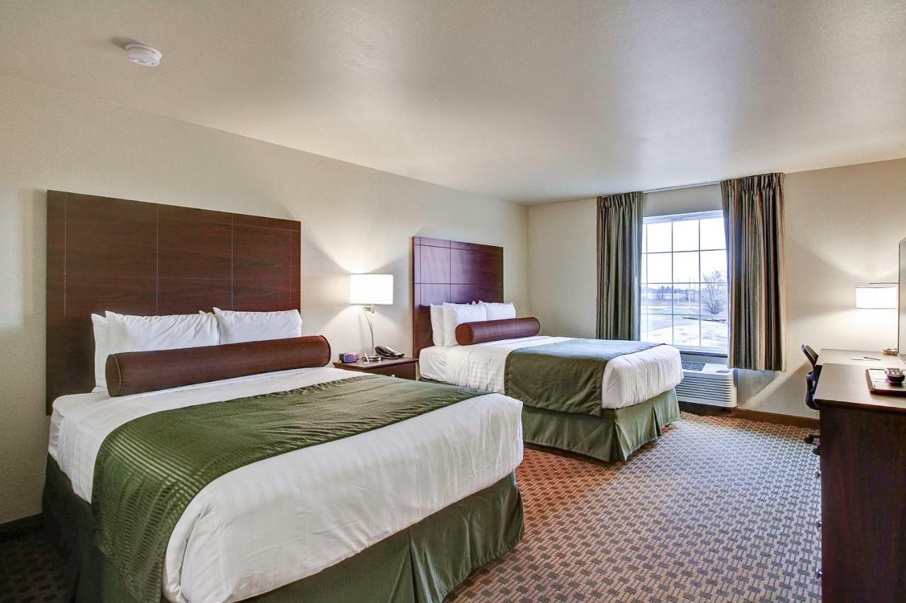 Castle Rock Inn & Suites - Quinter Esterno foto