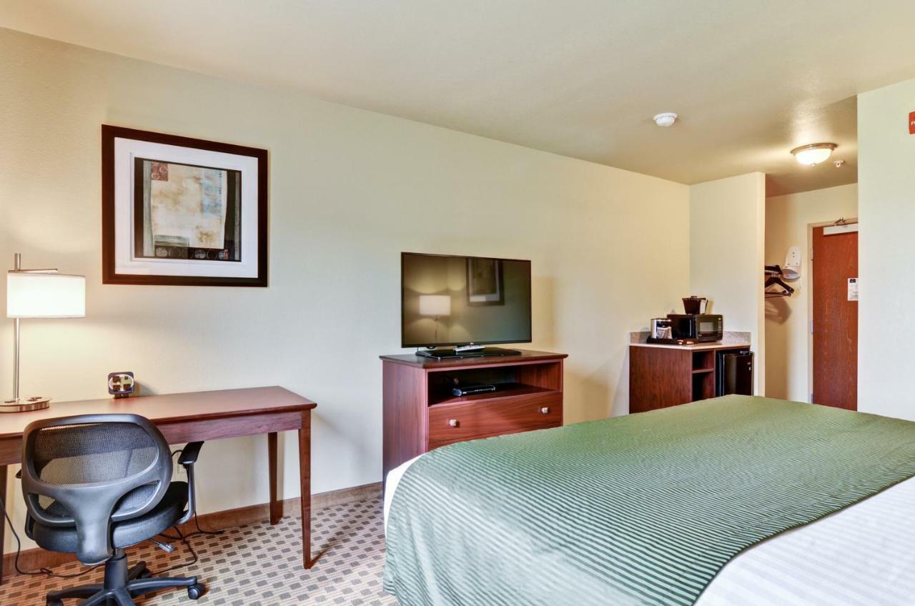 Castle Rock Inn & Suites - Quinter Esterno foto