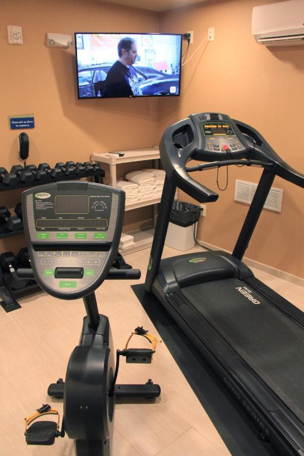 Castle Rock Inn & Suites - Quinter Esterno foto